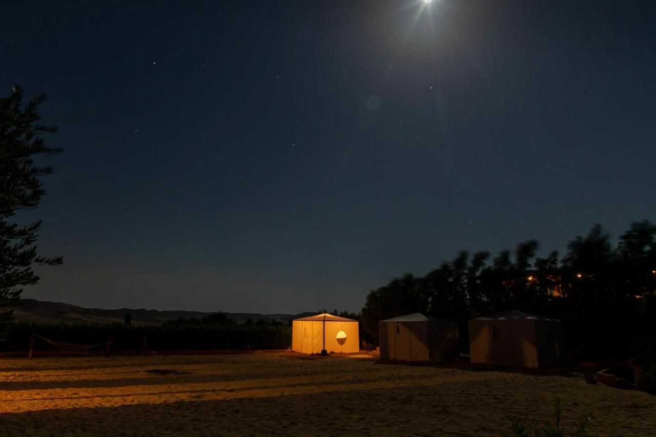 Izbat Ilyas Northern Lake Lodge מראה חיצוני תמונה