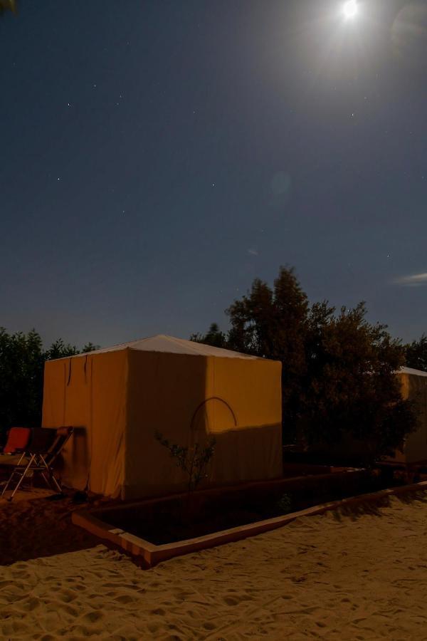Izbat Ilyas Northern Lake Lodge מראה חיצוני תמונה