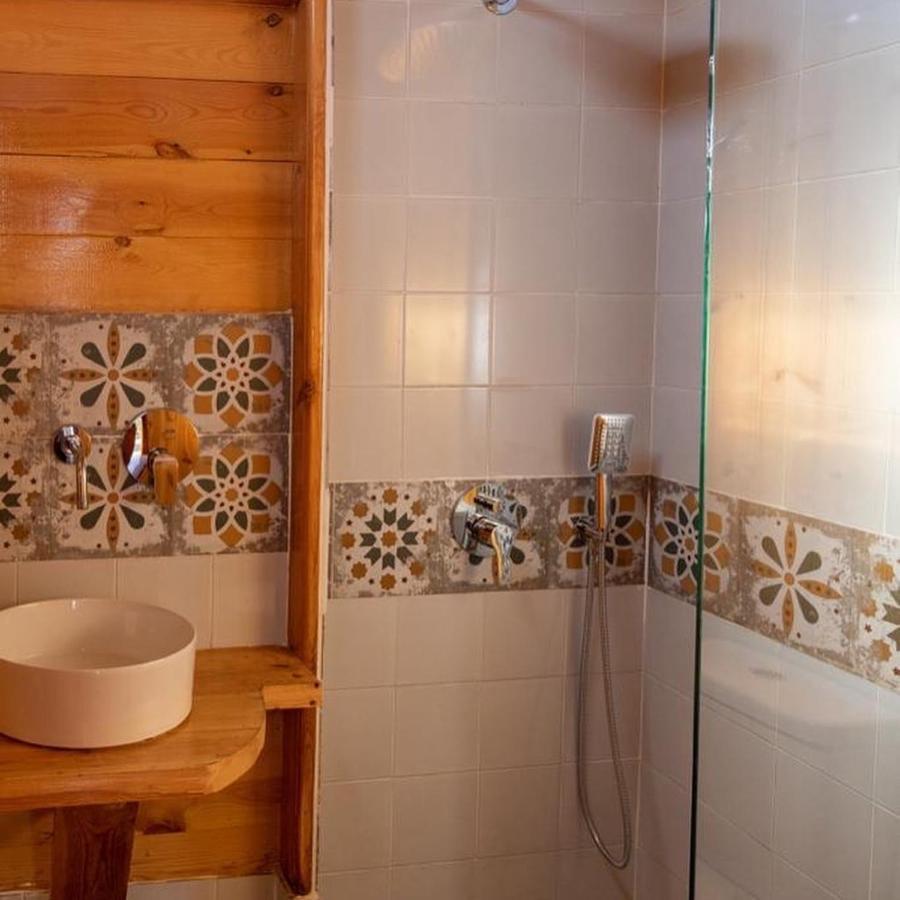 Izbat Ilyas Northern Lake Lodge מראה חיצוני תמונה